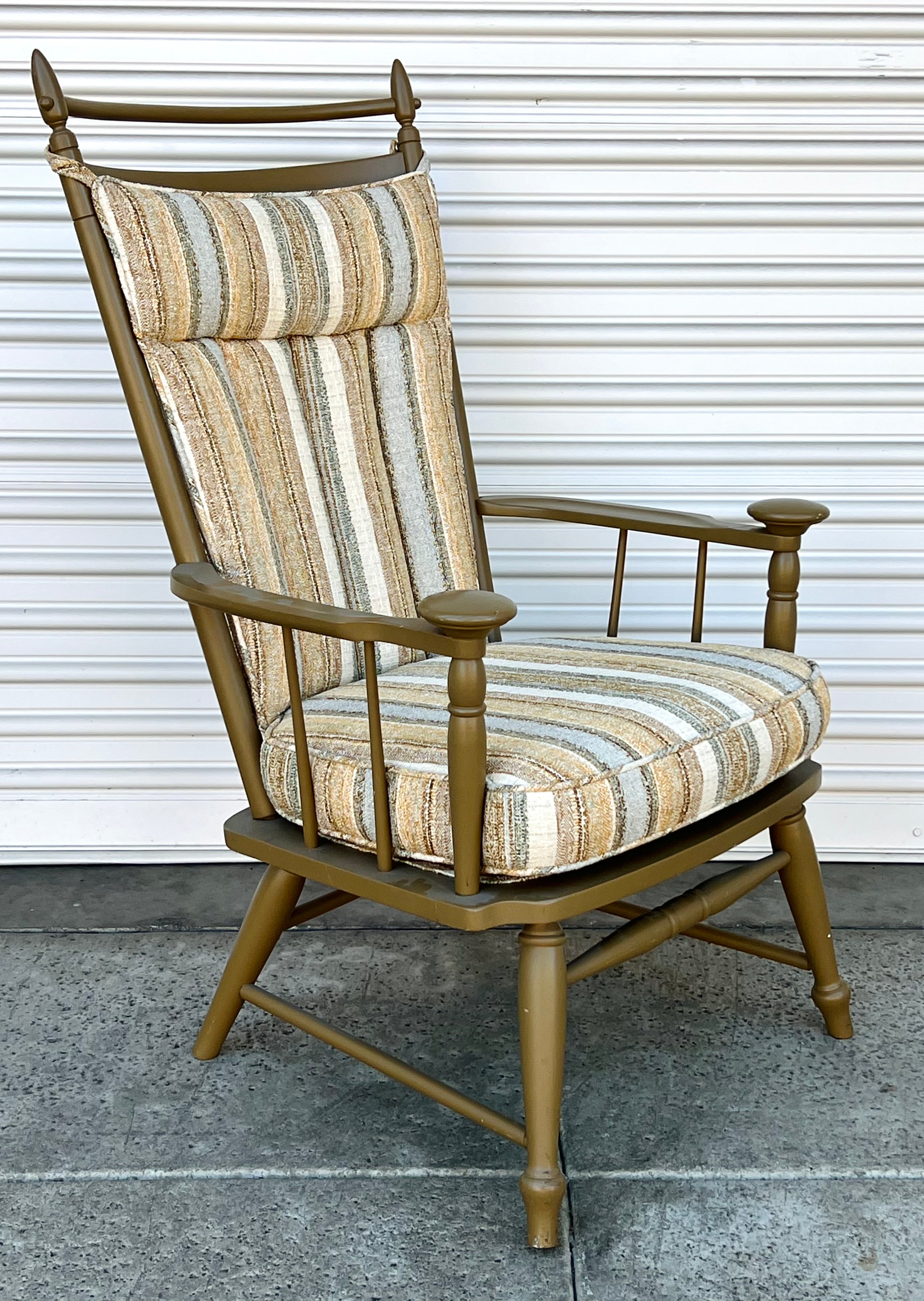 1970s Windsor Neutral Painted Chair (Vintage)