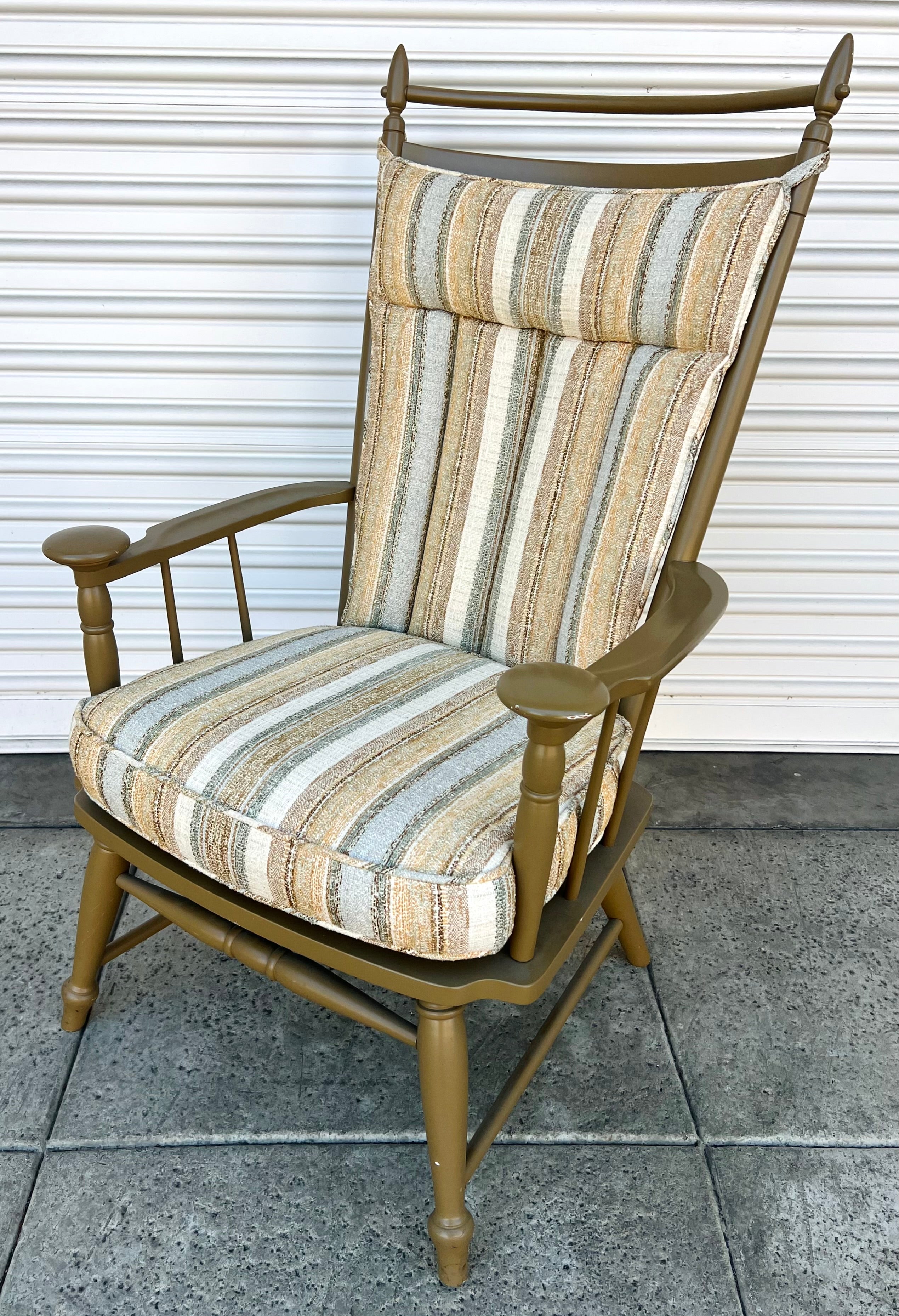 1970s Windsor Neutral Painted Chair (Vintage)