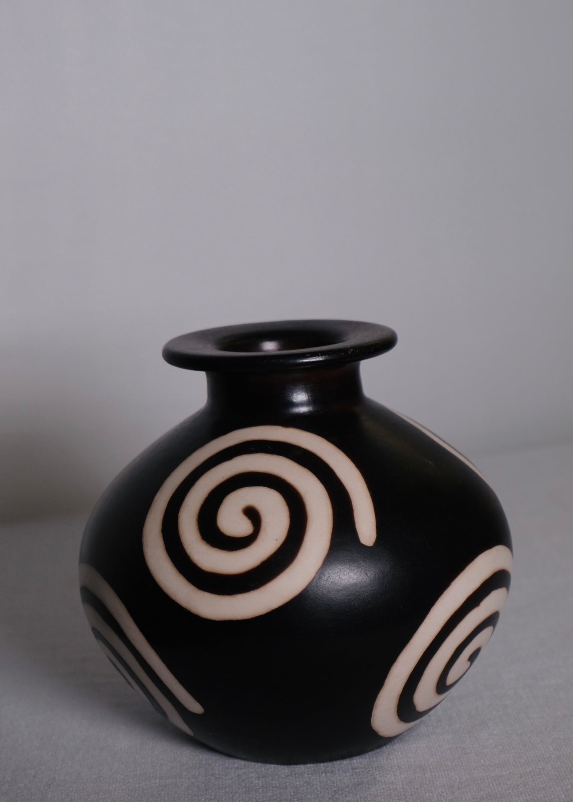 “Marcelo Prado” Peruvian Swirl Vase (Vintage)