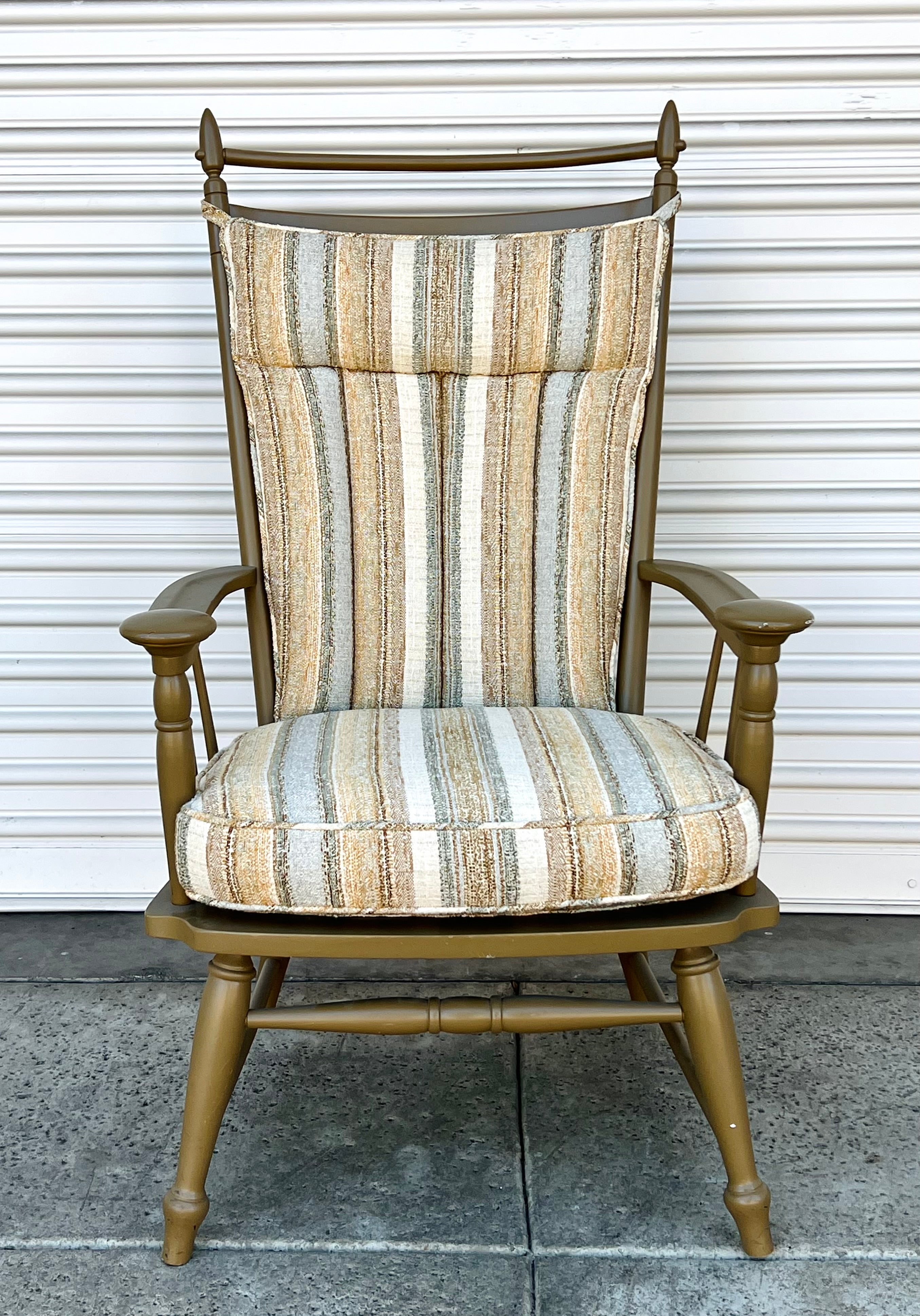 1970s Windsor Neutral Painted Chair (Vintage)